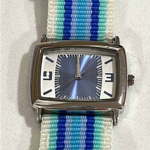 Super Cute Watch with Flexible Material - Picture 2 of 7